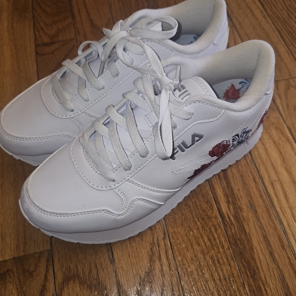 FILA Women Disruptor Sneakers White With Flower Embroidery Size 8. - Picture 4 of 10